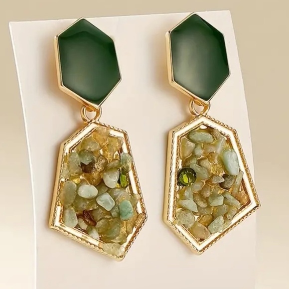 🆕New Gold Plated Green Stones Earrings - Picture 2 of 6